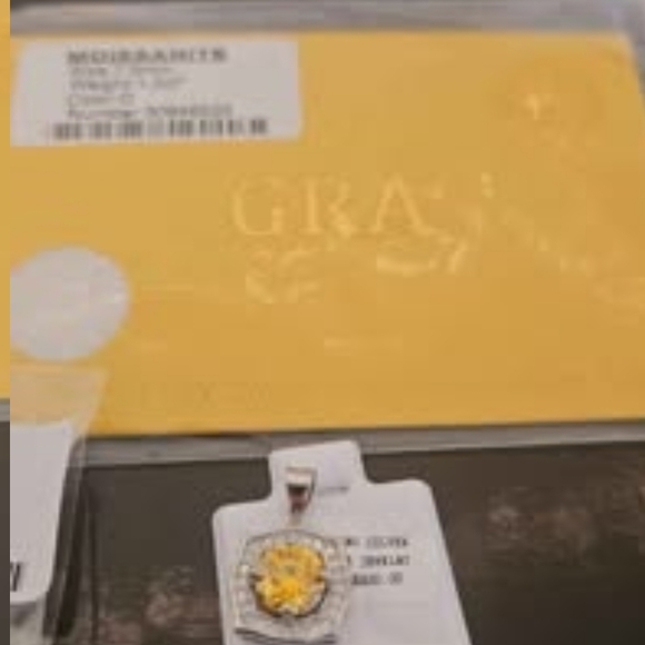 Moissanite Gemstone with Tester - Picture 4 of 4